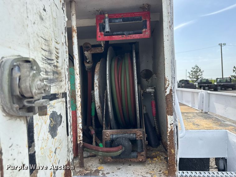 image for item DY0010 2009 International 7500 crane truck