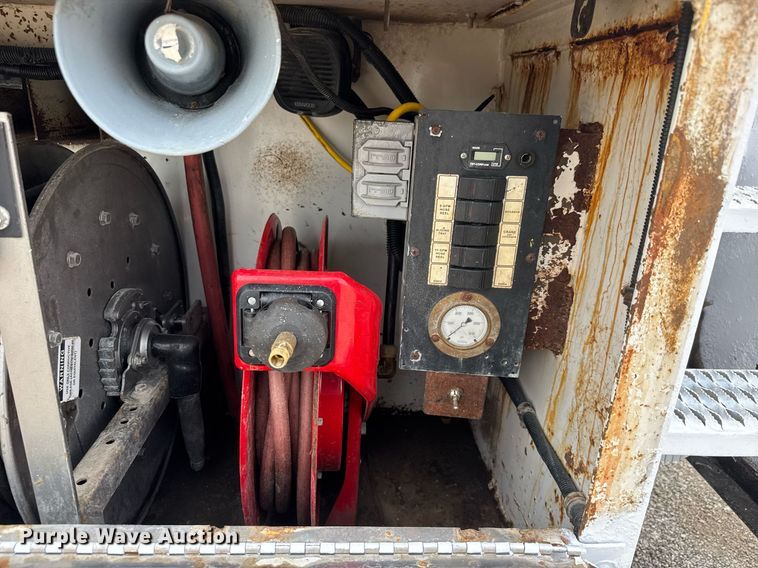 image for item DY0010 2009 International 7500 crane truck