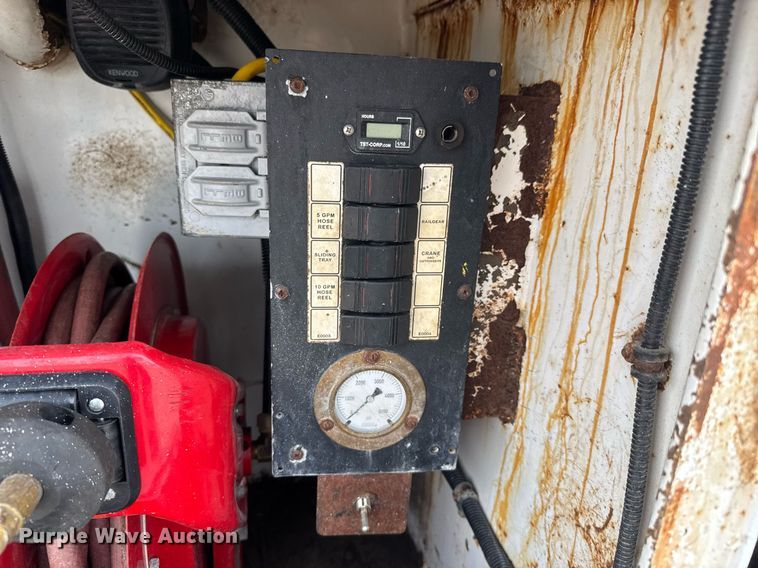 image for item DY0010 2009 International 7500 crane truck