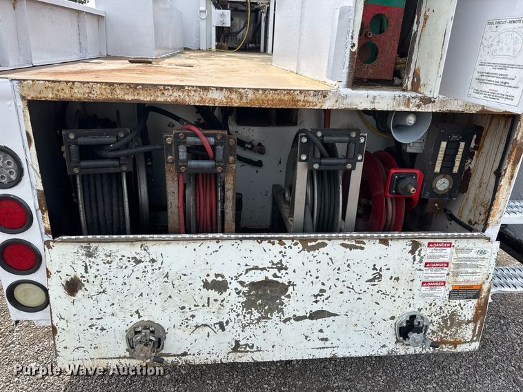 image for item DY0010 2009 International 7500 crane truck