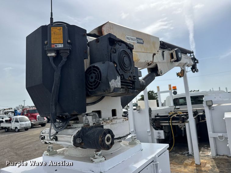 image for item DY0010 2009 International 7500 crane truck