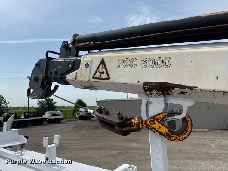 image for item DY0010 2009 International 7500 crane truck