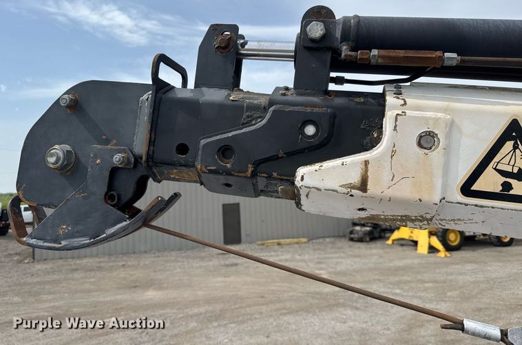 image for item DY0010 2009 International 7500 crane truck