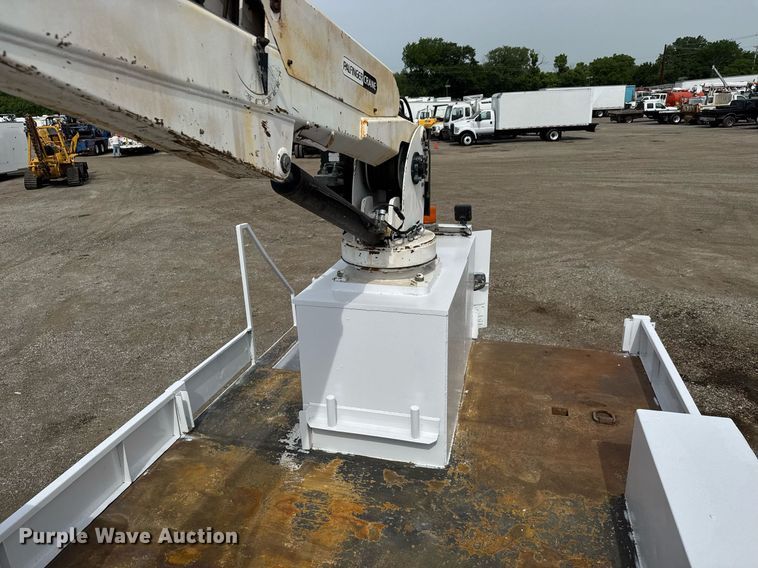 image for item DY0010 2009 International 7500 crane truck