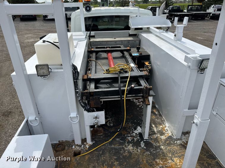 image for item DY0010 2009 International 7500 crane truck