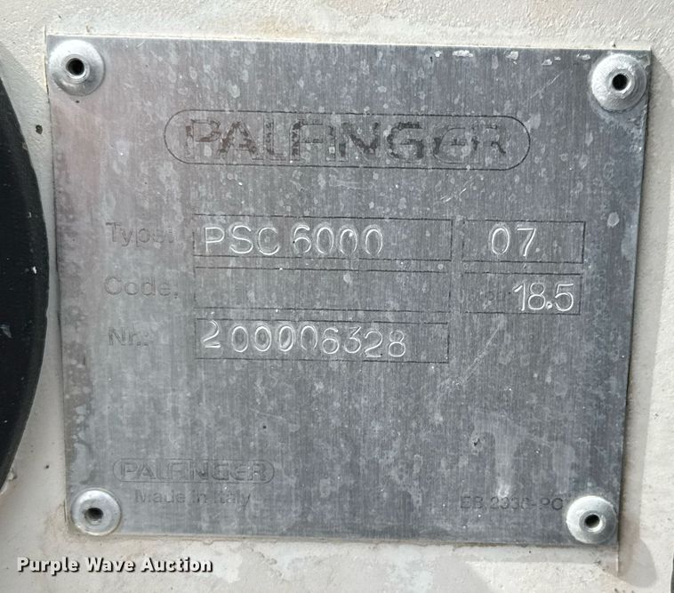 image for item DY0010 2009 International 7500 crane truck