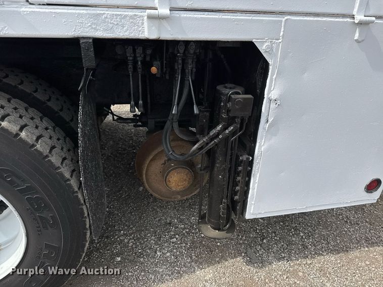 image for item DY0010 2009 International 7500 crane truck