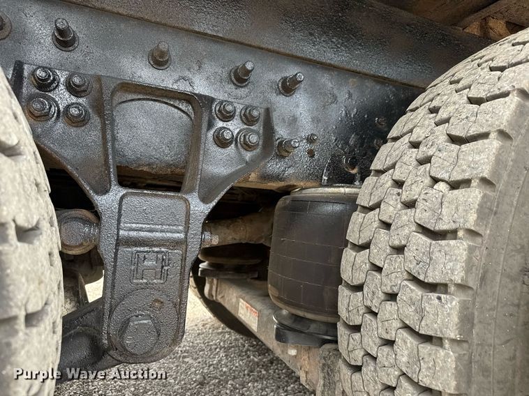 image for item DY0010 2009 International 7500 crane truck