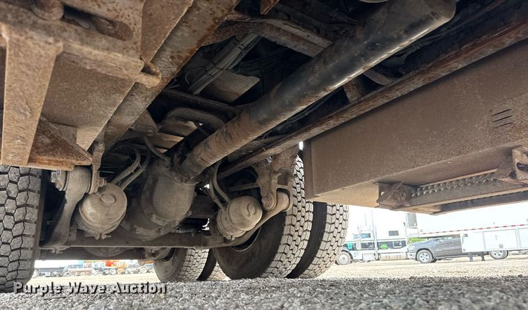 image for item DY0010 2009 International 7500 crane truck