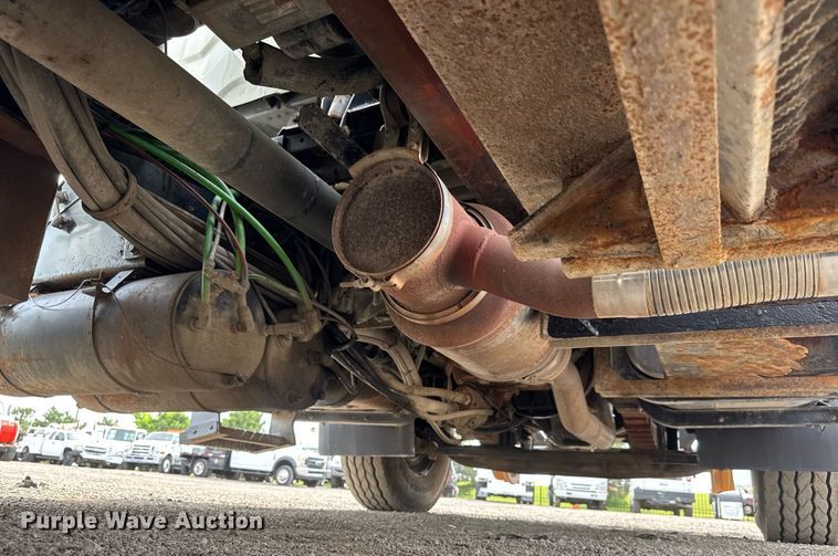 image for item DY0010 2009 International 7500 crane truck