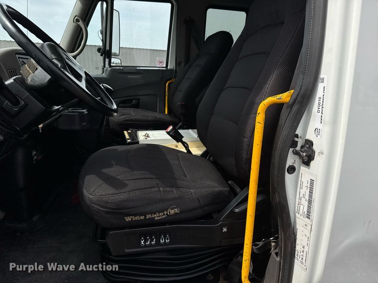 image for item DY0010 2009 International 7500 crane truck