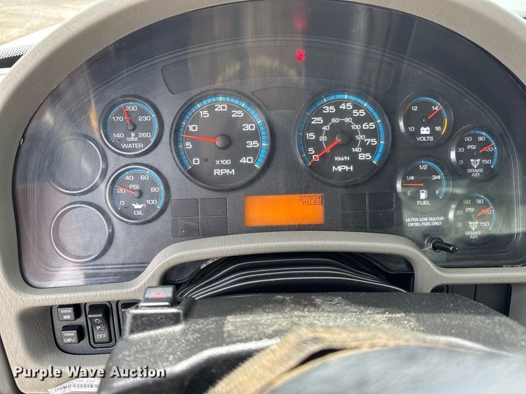 image for item DY0010 2009 International 7500 crane truck