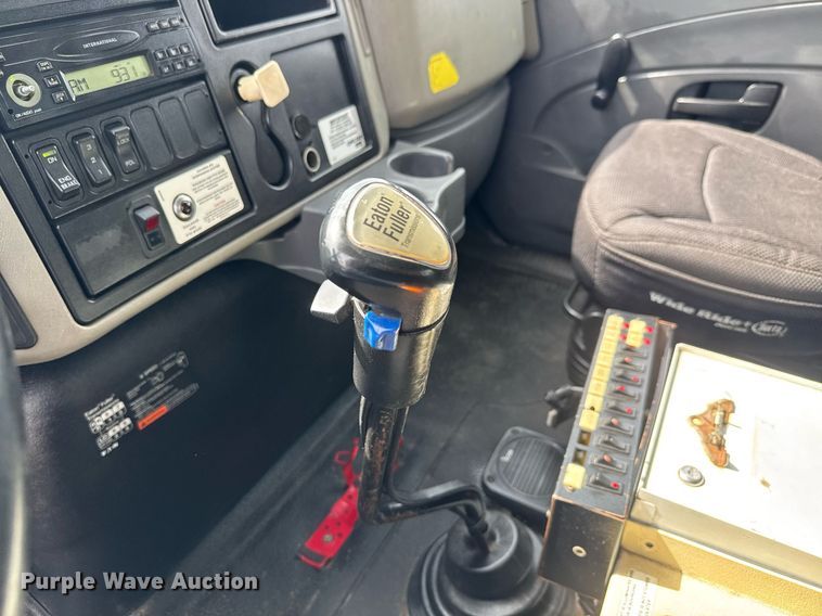 image for item DY0010 2009 International 7500 crane truck