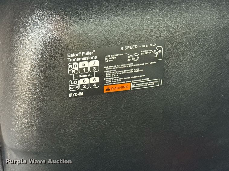 image for item DY0010 2009 International 7500 crane truck