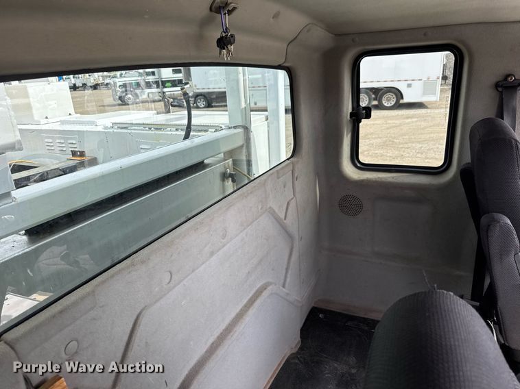 image for item DY0010 2009 International 7500 crane truck