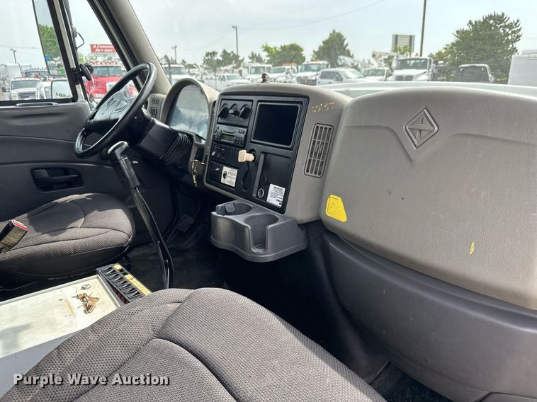 image for item DY0010 2009 International 7500 crane truck