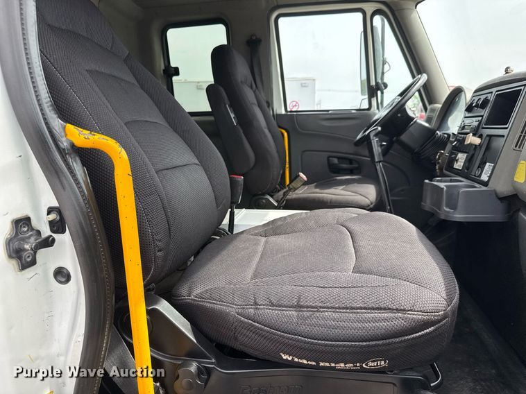 image for item DY0010 2009 International 7500 crane truck