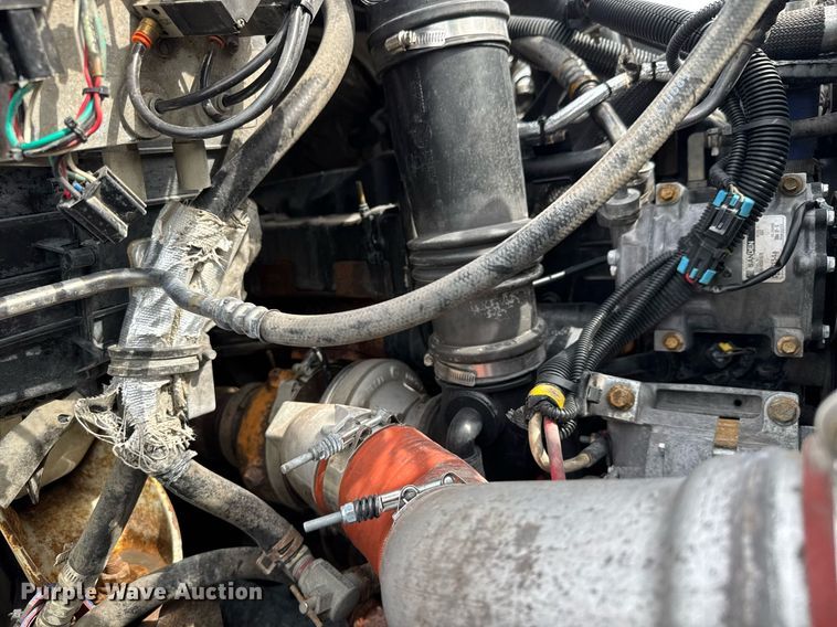 image for item DY0010 2009 International 7500 crane truck