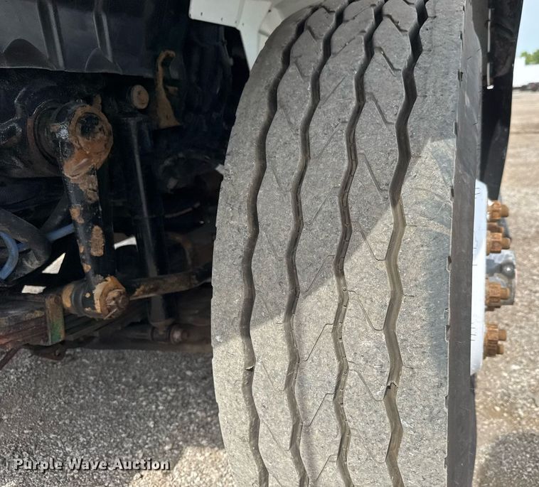 image for item DY0010 2009 International 7500 crane truck