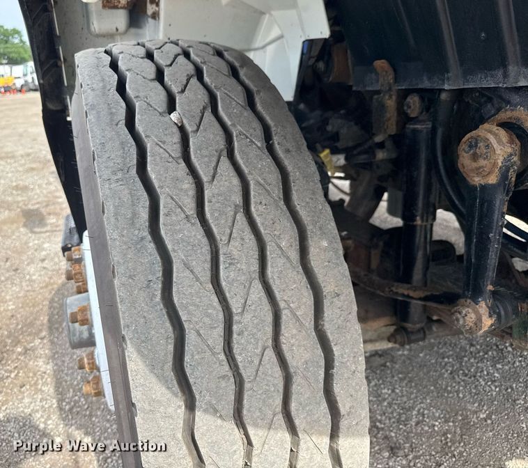 image for item DY0010 2009 International 7500 crane truck