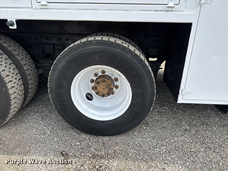 image for item DY0010 2009 International 7500 crane truck