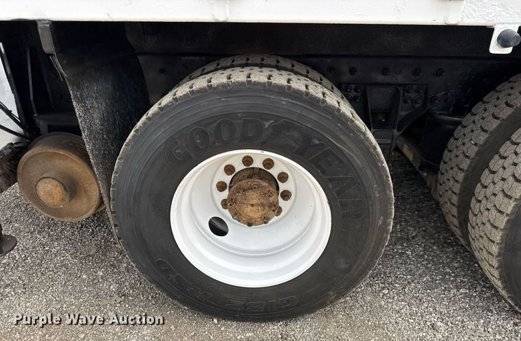 image for item DY0010 2009 International 7500 crane truck