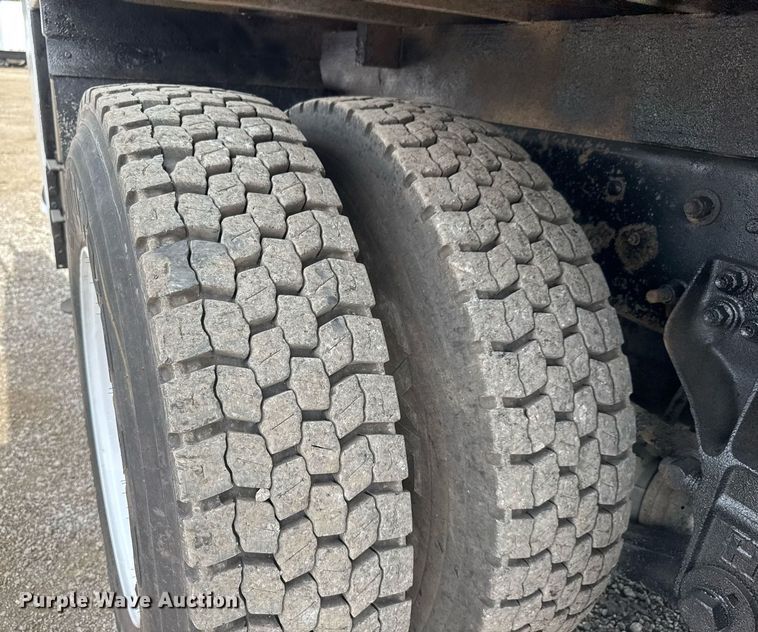 image for item DY0010 2009 International 7500 crane truck