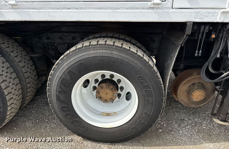 image for item DY0010 2009 International 7500 crane truck