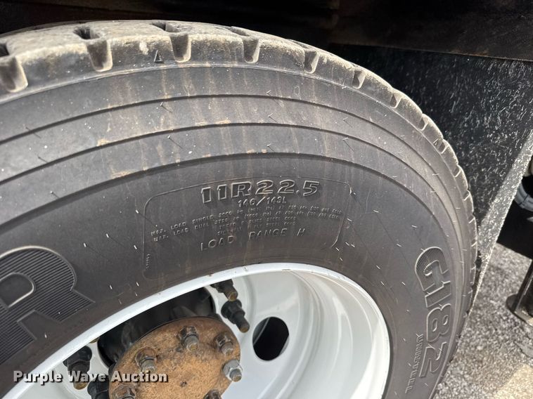 image for item DY0010 2009 International 7500 crane truck