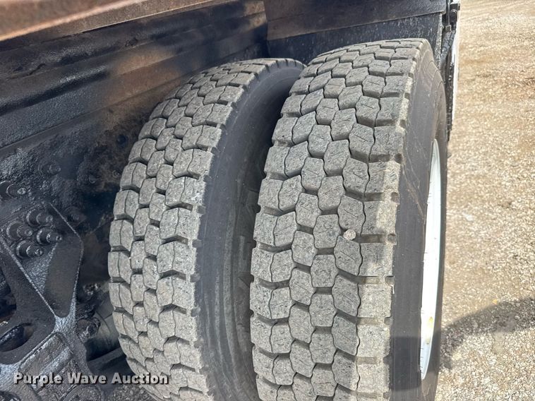 image for item DY0010 2009 International 7500 crane truck