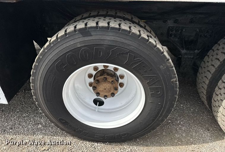 image for item DY0010 2009 International 7500 crane truck