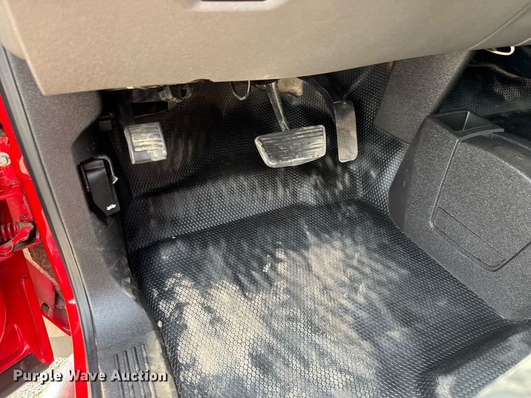 image for item DY0012 2013 GMC Sierra 3500HD Crew Cab utility bed pickup truck