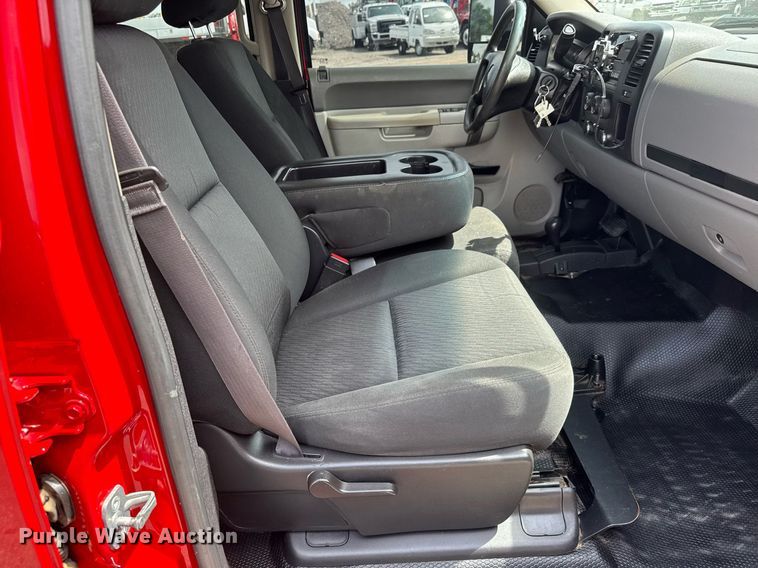 image for item DY0012 2013 GMC Sierra 3500HD Crew Cab utility bed pickup truck