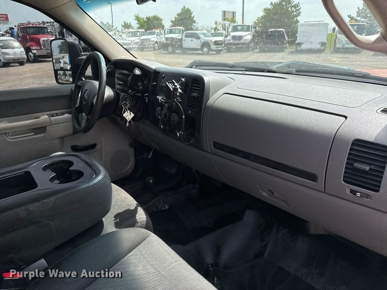 image for item DY0012 2013 GMC Sierra 3500HD Crew Cab utility bed pickup truck