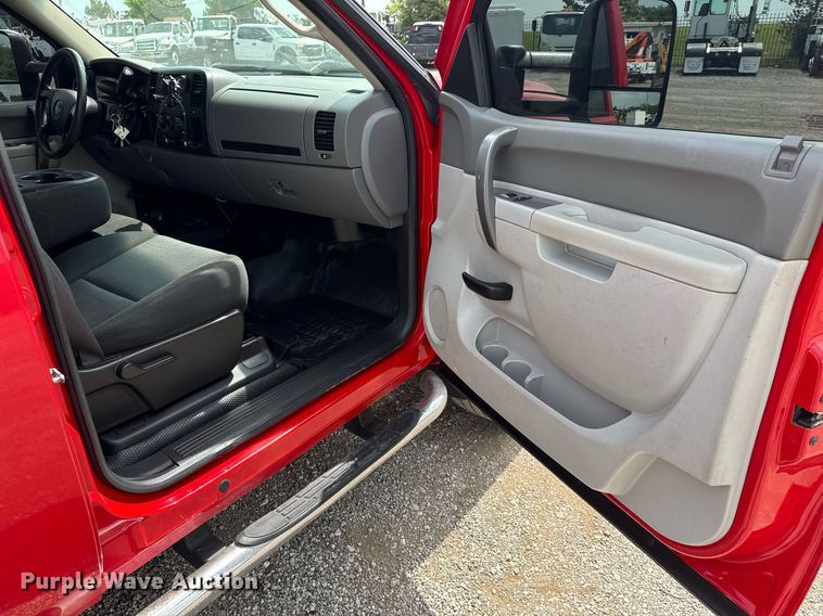 image for item DY0012 2013 GMC Sierra 3500HD Crew Cab utility bed pickup truck