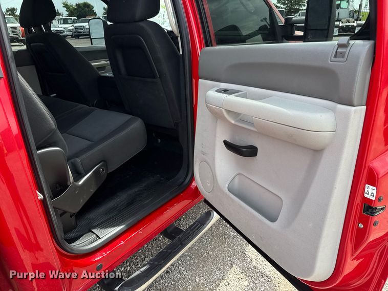 image for item DY0012 2013 GMC Sierra 3500HD Crew Cab utility bed pickup truck