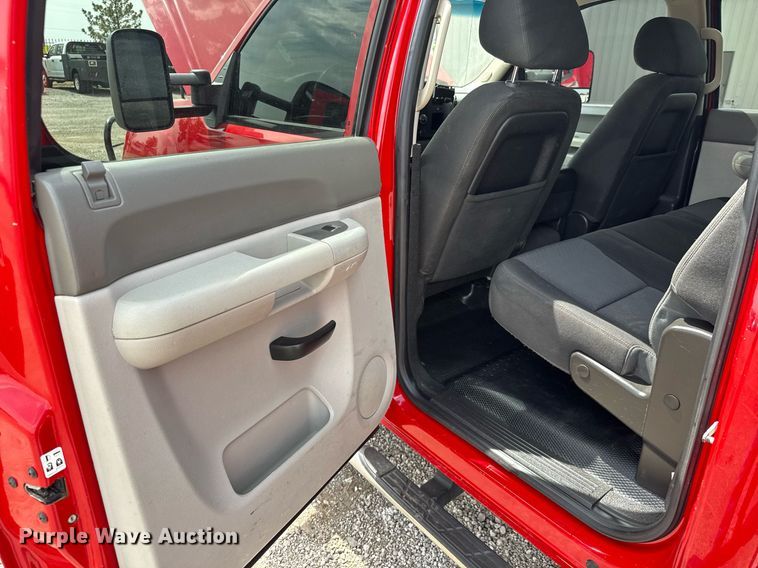 image for item DY0012 2013 GMC Sierra 3500HD Crew Cab utility bed pickup truck