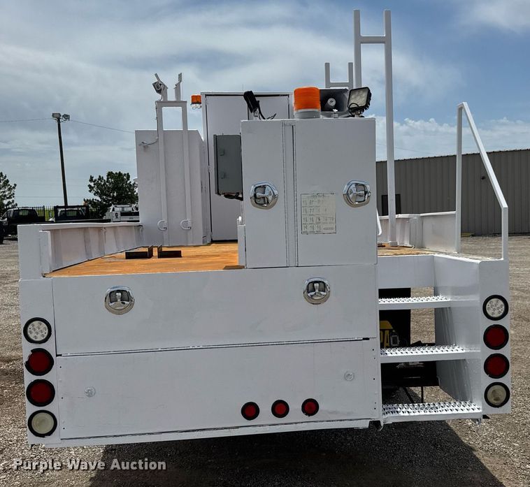 image for item DY0013 2007 Freightliner Business Class M2 Crew Cab flatbed truck