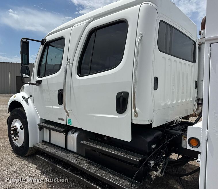 image for item DY0013 2007 Freightliner Business Class M2 Crew Cab flatbed truck