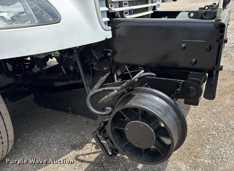 image for item DY0013 2007 Freightliner Business Class M2 Crew Cab flatbed truck