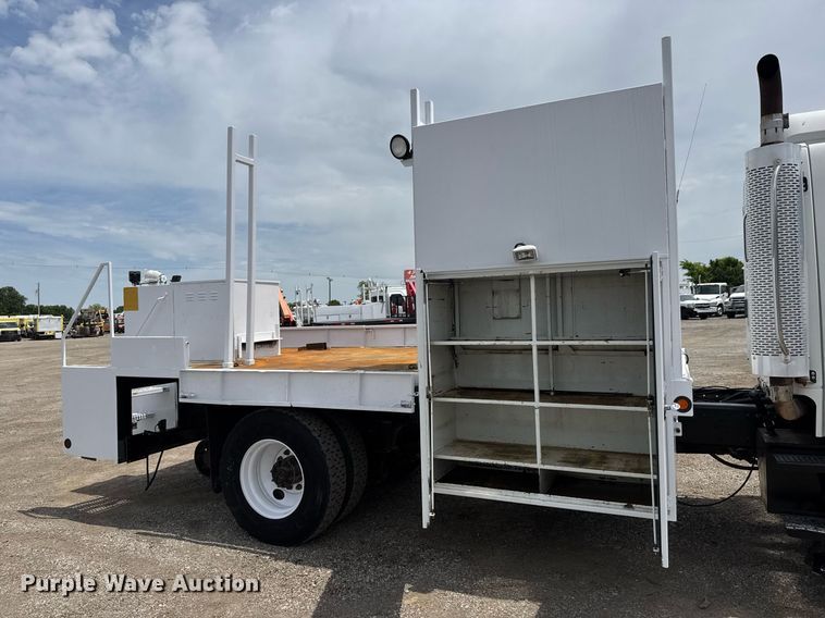 image for item DY0013 2007 Freightliner Business Class M2 Crew Cab flatbed truck