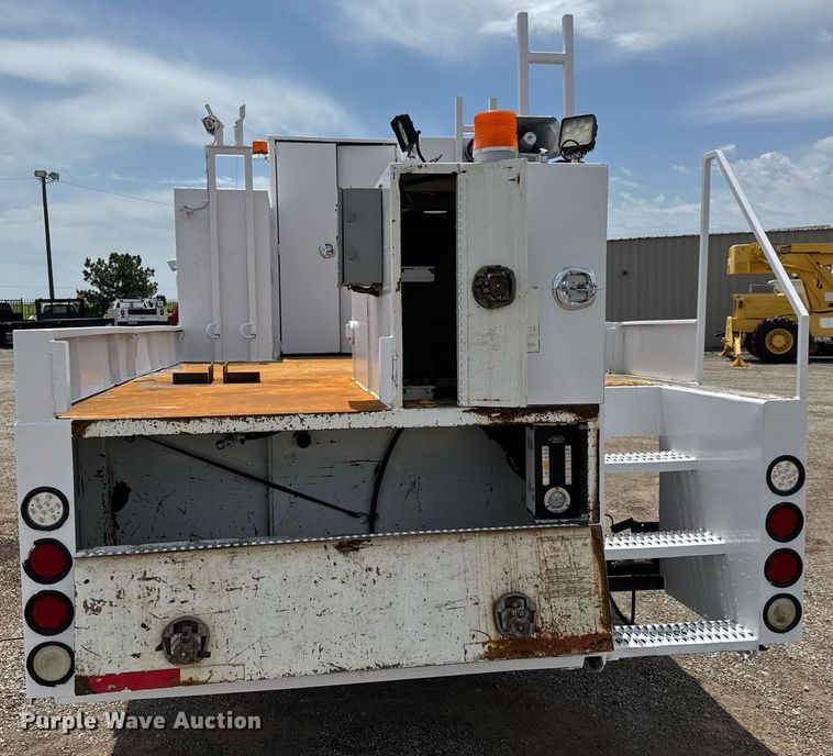 image for item DY0013 2007 Freightliner Business Class M2 Crew Cab flatbed truck