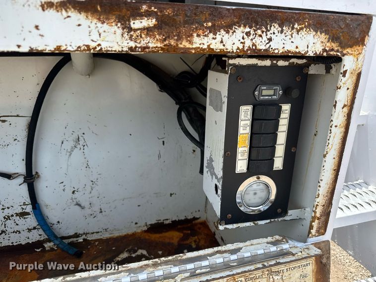 image for item DY0013 2007 Freightliner Business Class M2 Crew Cab flatbed truck