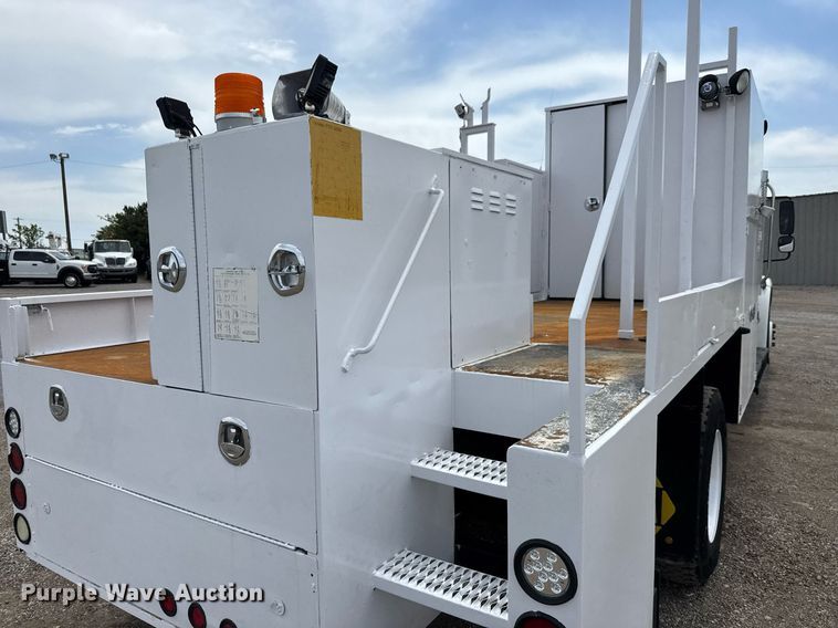 image for item DY0013 2007 Freightliner Business Class M2 Crew Cab flatbed truck