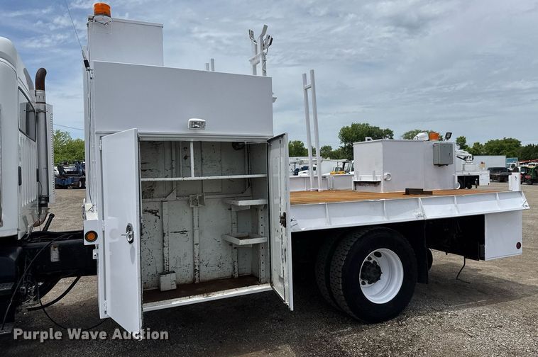 image for item DY0013 2007 Freightliner Business Class M2 Crew Cab flatbed truck