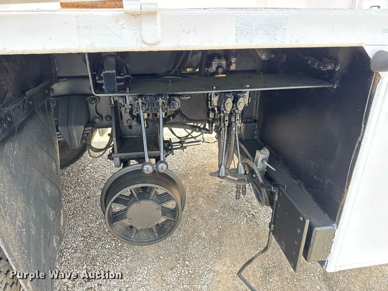 image for item DY0013 2007 Freightliner Business Class M2 Crew Cab flatbed truck