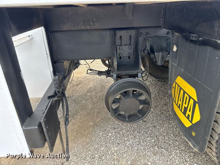 image for item DY0013 2007 Freightliner Business Class M2 Crew Cab flatbed truck