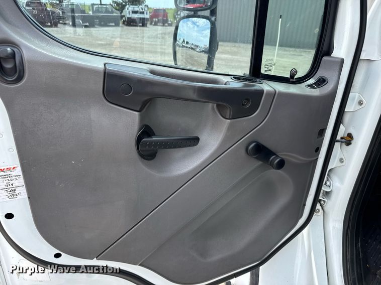 image for item DY0013 2007 Freightliner Business Class M2 Crew Cab flatbed truck