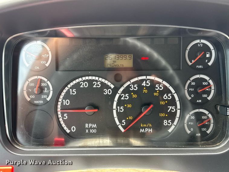 image for item DY0013 2007 Freightliner Business Class M2 Crew Cab flatbed truck