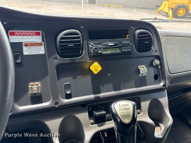 image for item DY0013 2007 Freightliner Business Class M2 Crew Cab flatbed truck